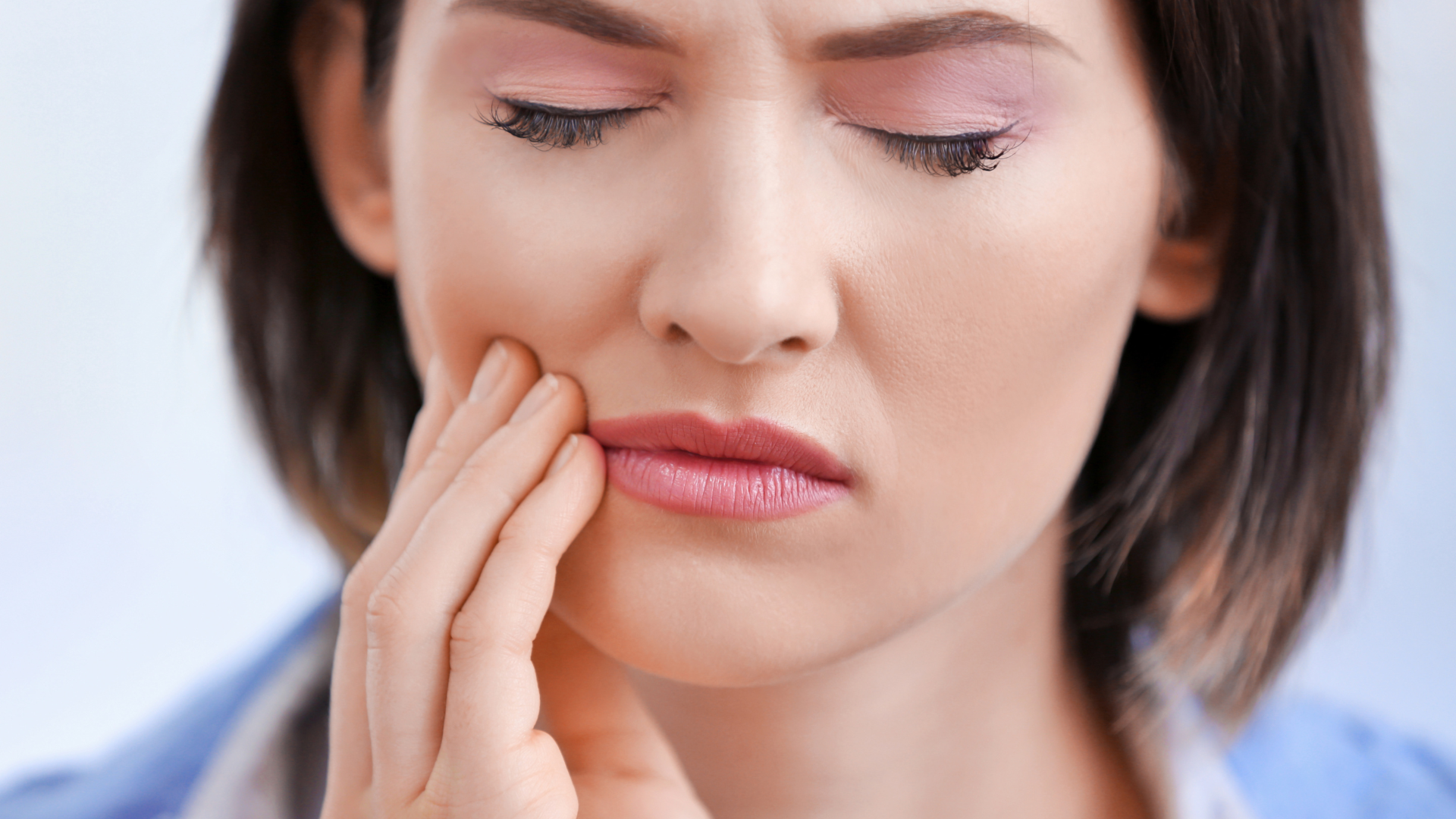 Picture of a woman for having Abscessed Teeth